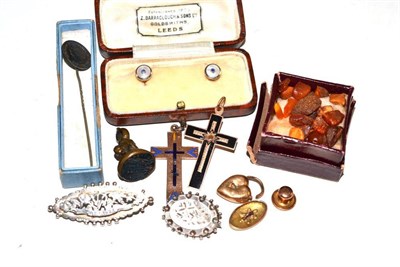 Lot 67 - Small collection of jewellery including two Russian gold and enamel crosses, coin stick pin,...
