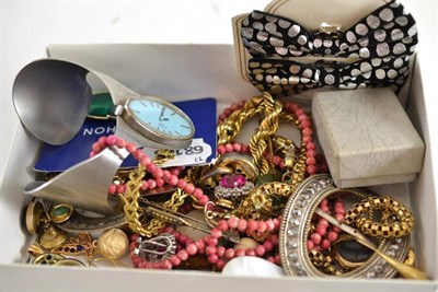 Lot 91 - A small quantity of costume jewellery including buckles, earrings and bow ties shoe buckles
