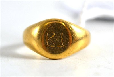 Lot 122 - An 18ct gold signet ring