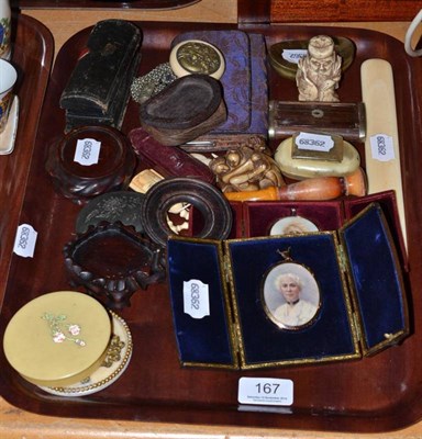 Lot 167 - Assorted collectables including Bidri box, Japanese purse, two cased miniatures, bone netsuke,...