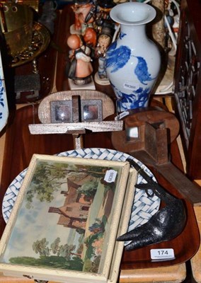 Lot 174 - A Chinese blue and white porcelain vase, two stereoscopic viewers, a Clarice Cliff 'Palette' plate