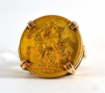 Lot 219 - A 1903 full sovereign ring