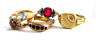 Lot 347 - Six assorted dress rings