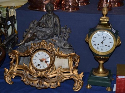 Lot 420 - A modern urn shaped mantel clock and a figural spelter striking mantel clock (2) (a.f.)