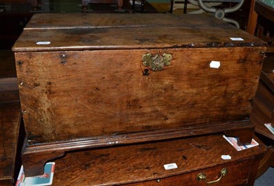 Lot 594 - An 18th century small oak hinged coffer (a.f.)