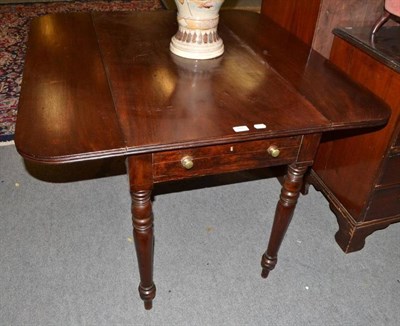 Lot 605 - A 19th century mahogany Pembroke table