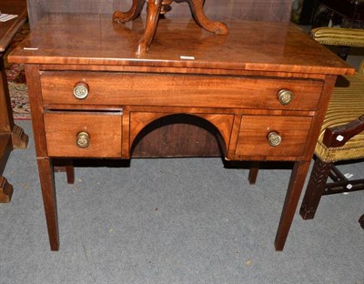 Lot 668 - A 19th century mahogany lowboy/sidetable