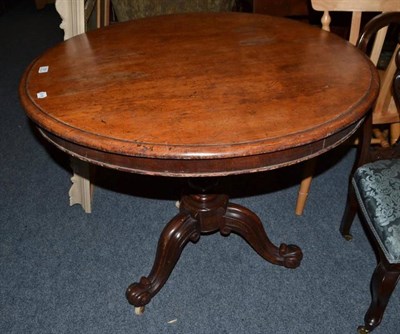 Lot 797 - Victorian mahogany pedestal table