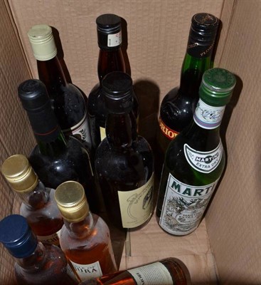 Lot 853 - A mixed parcel including assorted 35cl single malts etc (ten bottles)