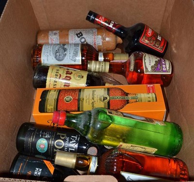 Lot 854 - A mixed parcel including Southern Comfort etc (ten bottles)