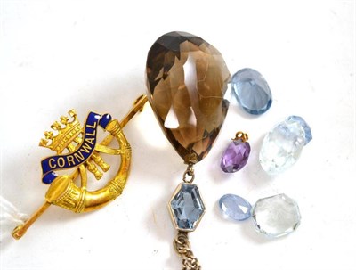 Lot 229 - A 9ct gold and enamel 'Cornwall Rifle Regimental' sweetheart brooch, loose gemstones and a...