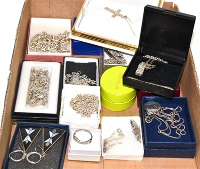 Lot 256 - A quantity of mainly silver jewellery including necklaces, pendants, chains and rings