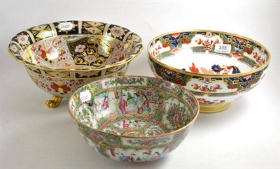 Lot 308 - A Copeland Spode china fruit bowl, painted and gilt in the Old Imari palette, on three scroll feet