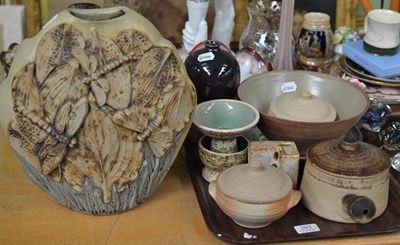 Lot 393 - St. Ives pottery and other studio pottery