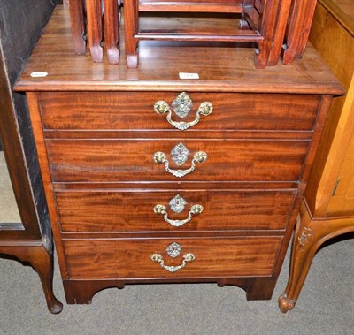 Lot 564 - A Georgian mahogany chest commode