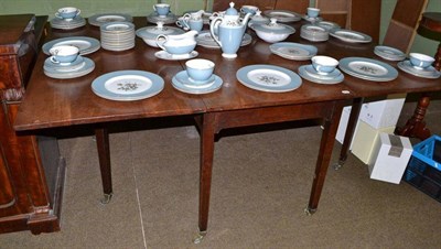 Lot 592 - Georgian mahogany drop leaf table