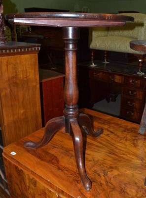 Lot 624 - A 19th century mahogany tripod table