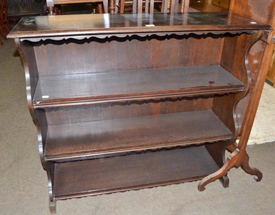 Lot 629 - An oak bookcase