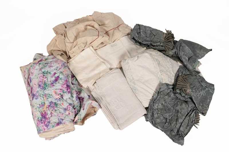 Lot 2020 - Assorted Textiles comprising a white cotton...