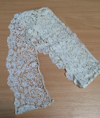 Lot 2039 - Assorted Late 19th/Early 20th Century Lace,...