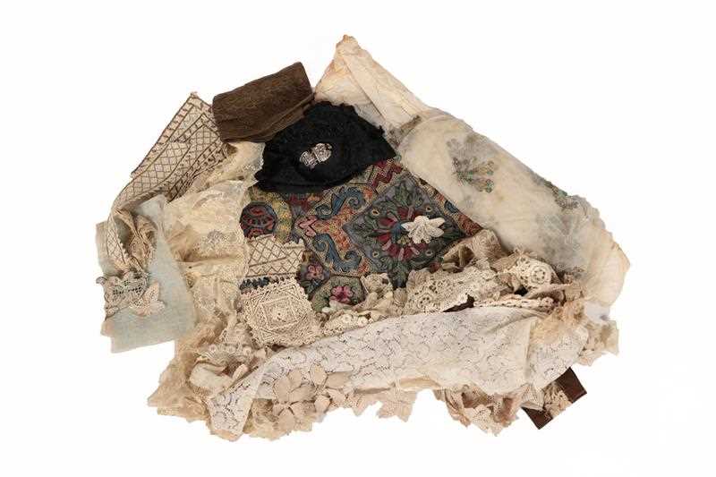 Lot 2040 - Assorted Late 19th/Early 20th Century Lace...