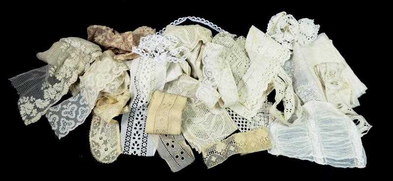 Lot 2044 - Assorted Late 19th/Early 20th Century Lace,...