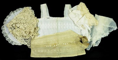 Lot 2046 - Assorted Mainly Early 20th Century Lace...