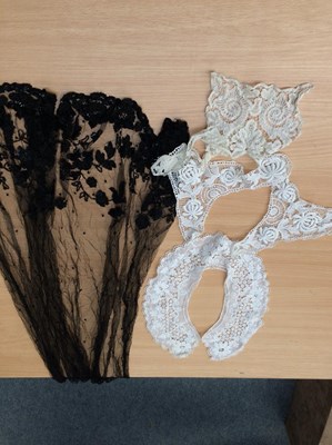 Lot 2050 - Assorted 19th and Early 20th Century Lace and...