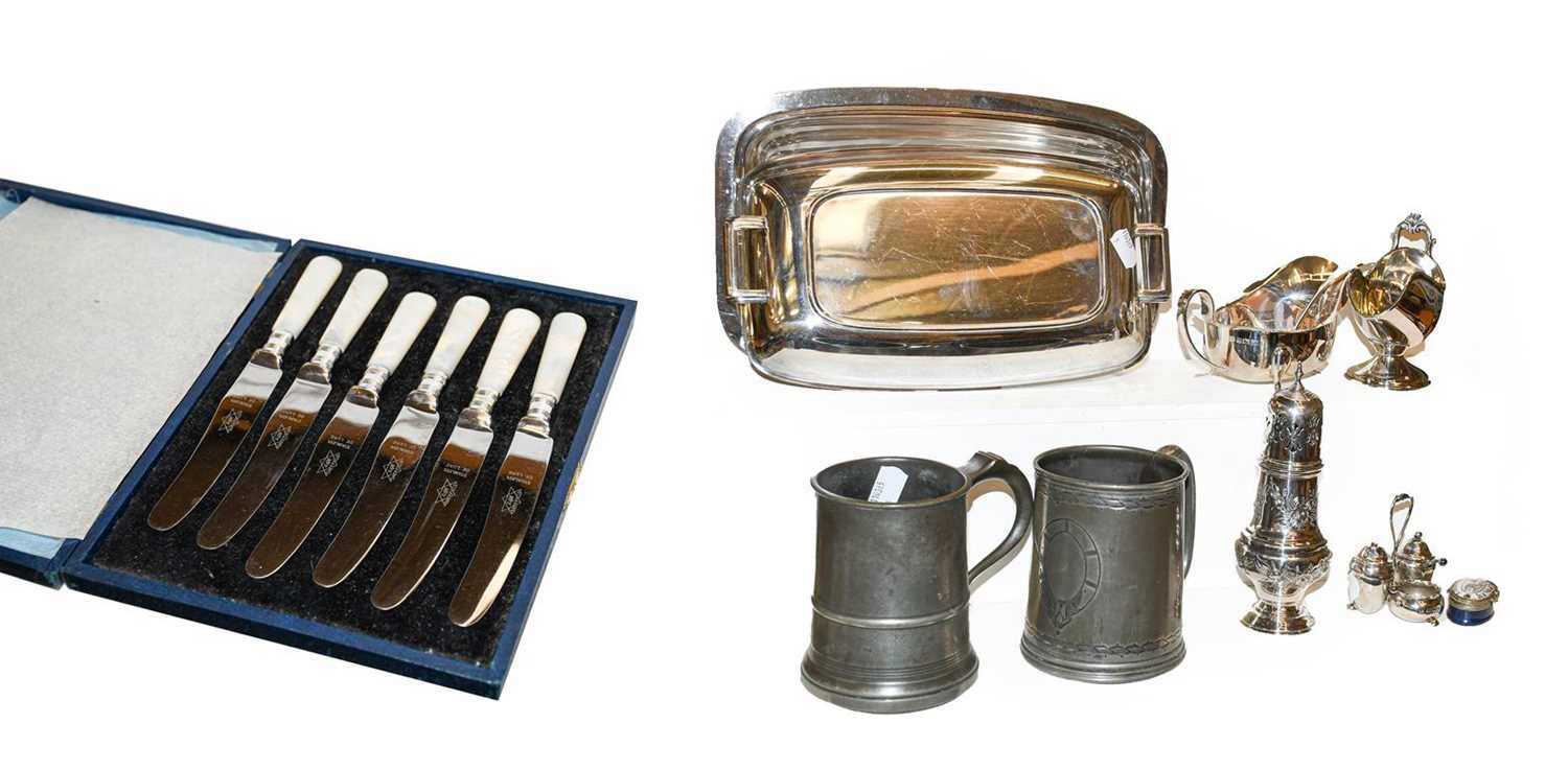 Lot 11 - An Elizabeth II silver sauce boat and ladle by...