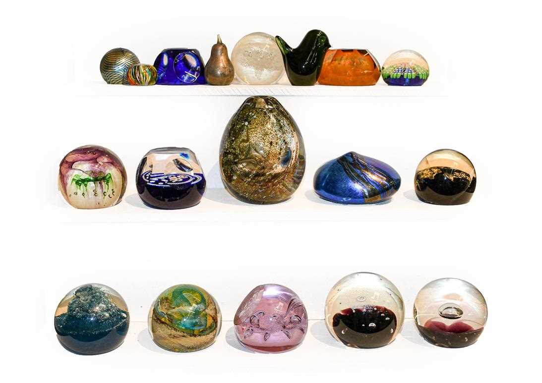 Lot 28 - A quantity of glass paperweights, mainly...