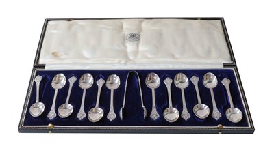 Lot 353 - A cased set of twelve George V silver...