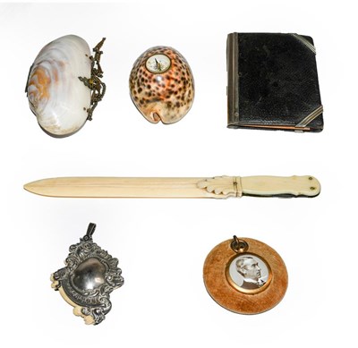 Lot 386 - A collection of items, including: an aide...
