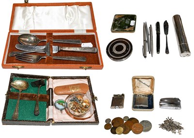 Lot 414 - A collection of jewellery including simulated...