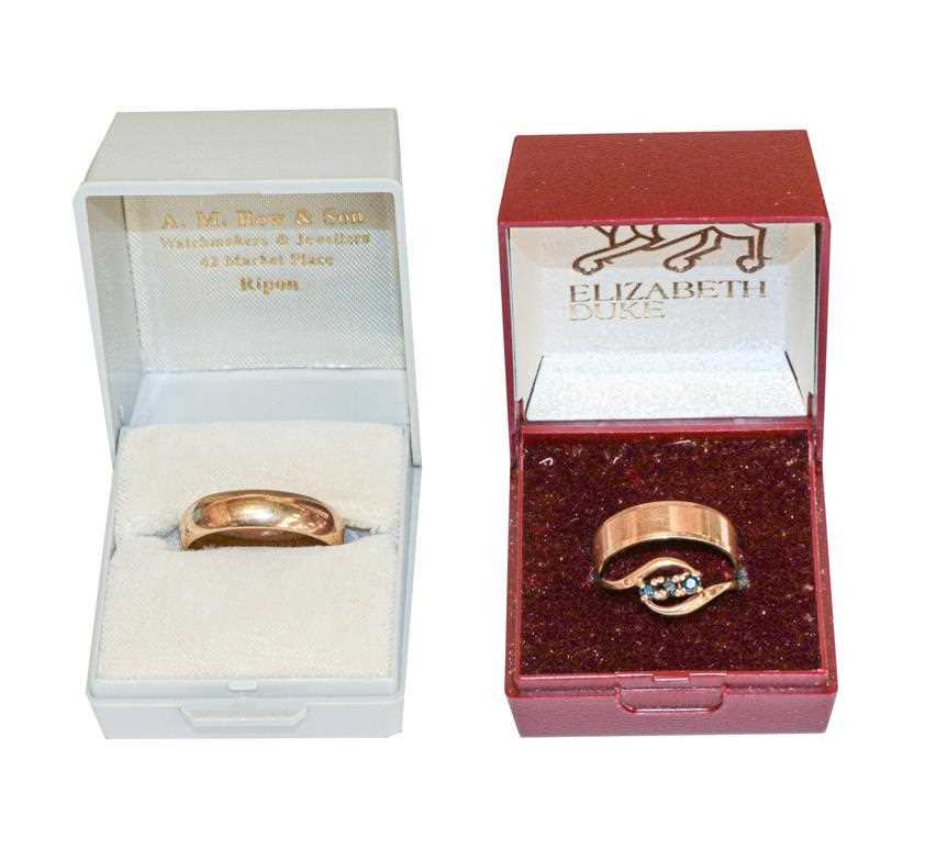 Lot 90 - Two 9 carat gold band rings, finger sizes Q...