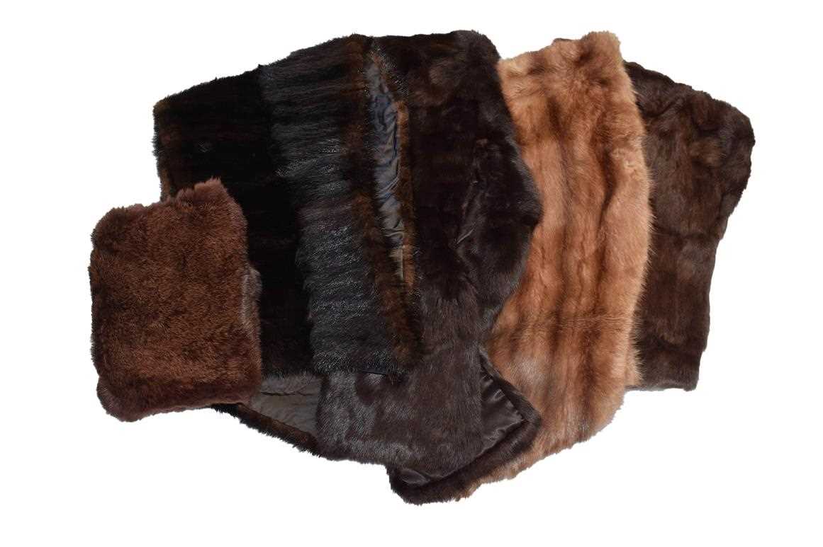 Lot 1011 - Assorted early 20th century fur stoles,...