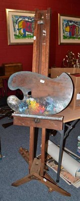 Lot 832 - Two easels and a palette