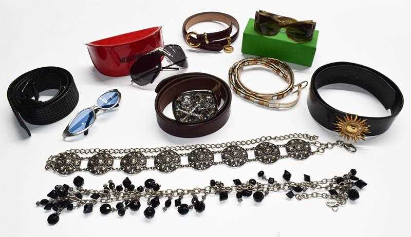 Lot 1002 - Assorted costume accessories including a...