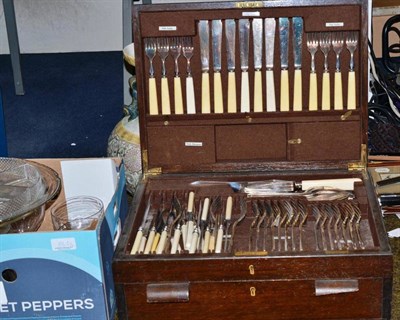 Lot 860 - Mappin & Webb cased plated flatware, tea caddy, glass centrepiece and six glass rummers