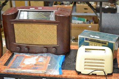 Lot 861 - Philips 170A Wireless Receiver with brown Bakelite case together with a Kolster-Brandes FB10...