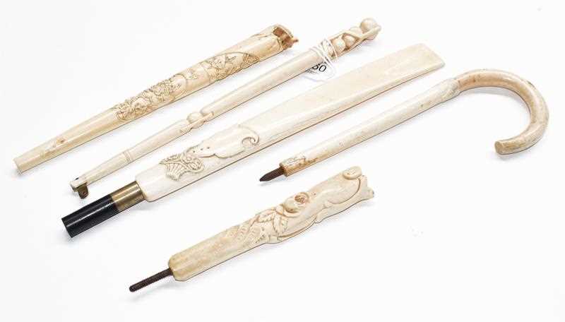 Lot 1060 - Early 20th century carved ivory parasol handle...