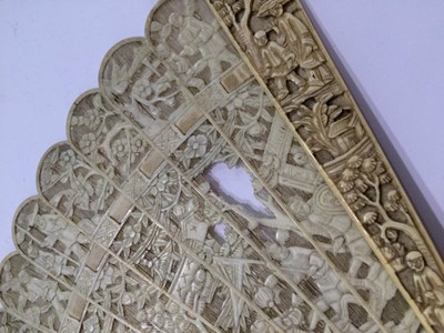 Lot 1066 - Late 18th century carved ivory Chinese Canton...
