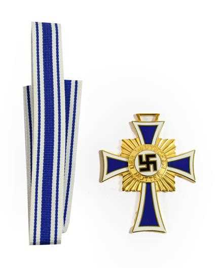 Lot 96 - A German Third Reich Mother's Cross, in gold,...