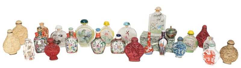 Lot 61 - A large quantity of modern Chinese snuff...