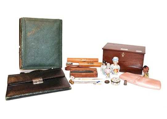 Lot 65 - Assorted collectables, including: Mauchline...