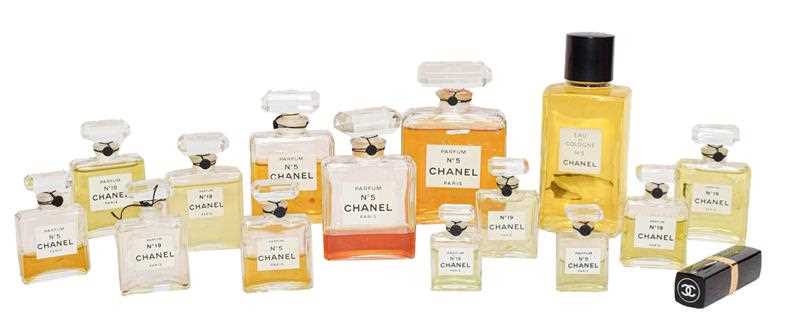 Lot 81 - Assorted Chanel dummy factices, comprising...