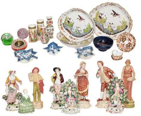 Lot 85 - Two trays of assorted ceramics and glass, to...
