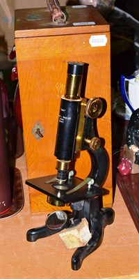 Lot 107 - A cased Watson microscope