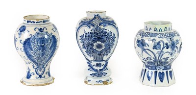 Lot 186 - A De 3 Vergulde Astonnekens Delft Vase, circa...
