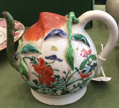 Lot 193 - A Chinese Porcelain Cadogan Teapot, 18th/19th...