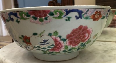 Lot 194 - A Chinese Porcelain Bowl, Qianlong, painted in...
